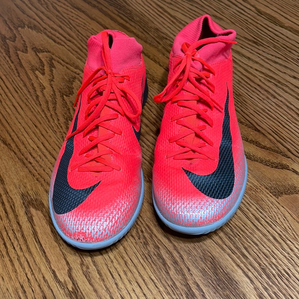 Gently used Nike indoor soccer shoes 7.